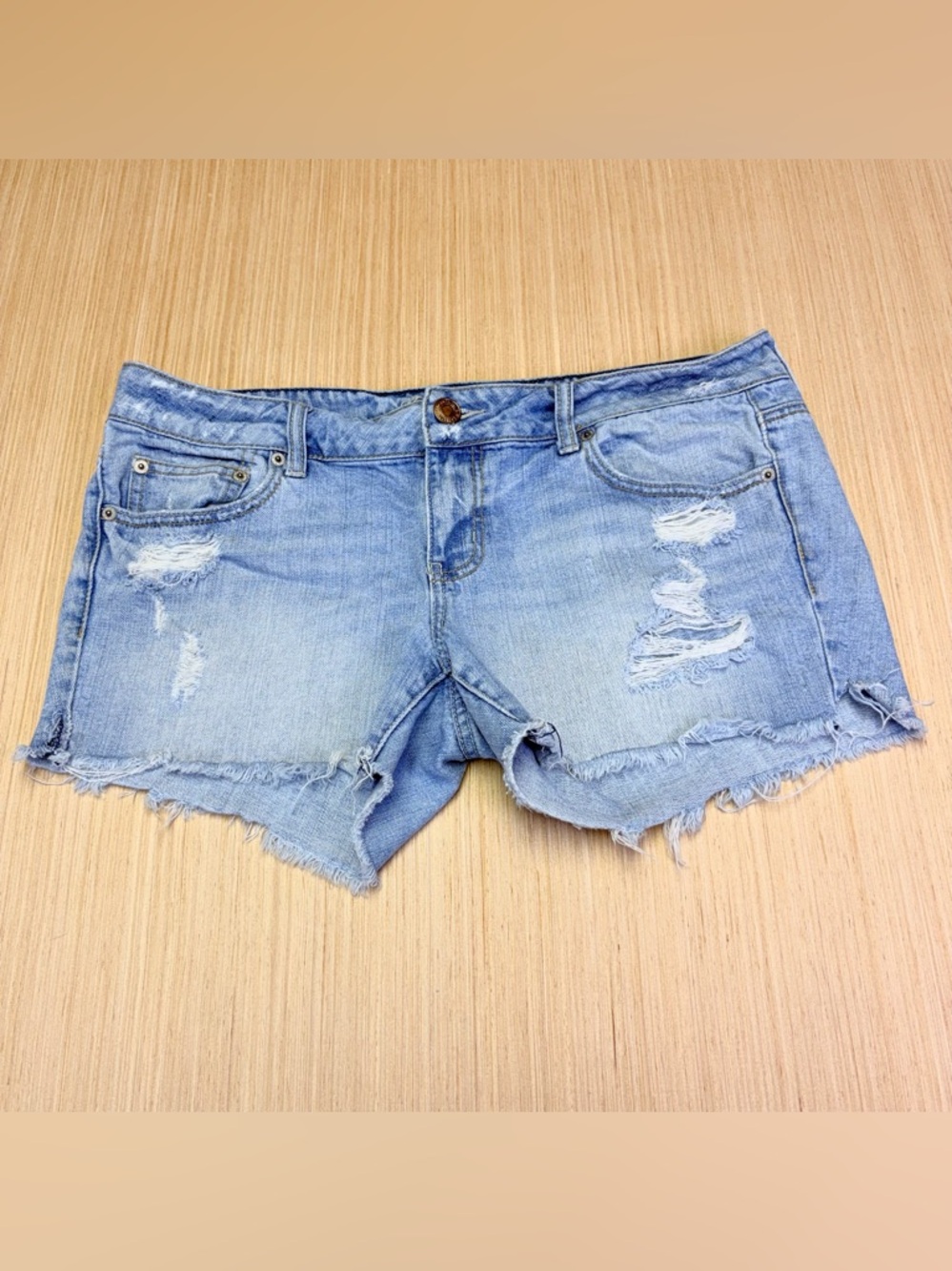2011 American Eagle Low Rise Cut Off Denim Jean Shorts Womens 14 Distressed